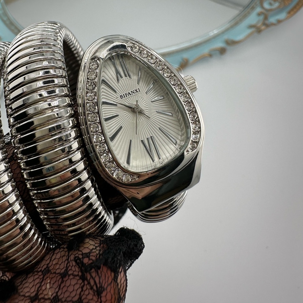Luxury Serpenti Elegant Silver Wrap Women's Watch - Picture 5 of 11